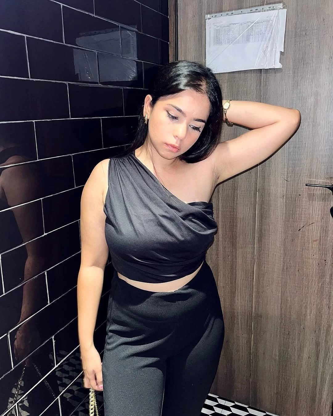 Chavvi – Indian escort in Bangalore — 5 / 8