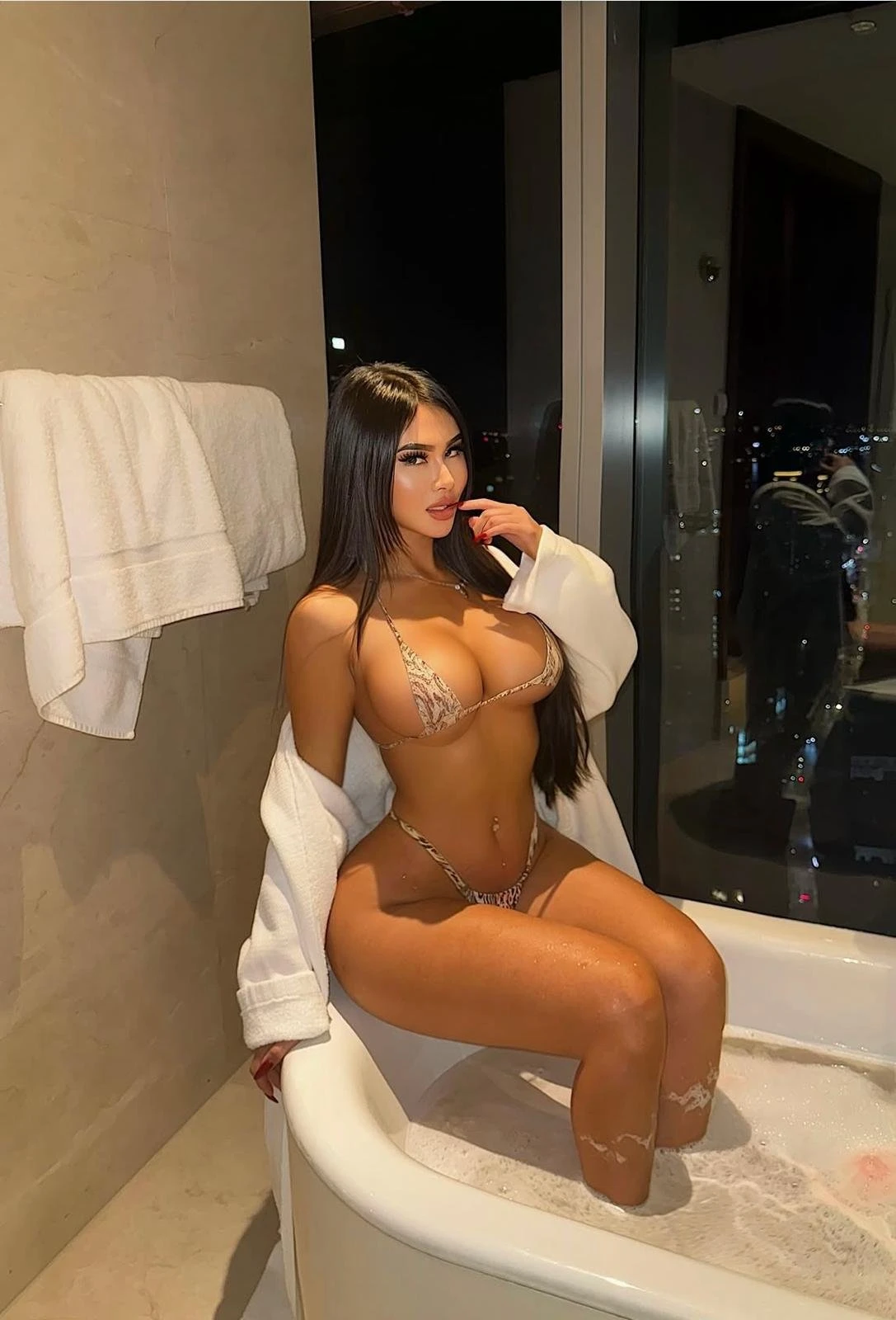 Nona Party Lover – Vietnamese escort in Hong Kong — 14 / 30