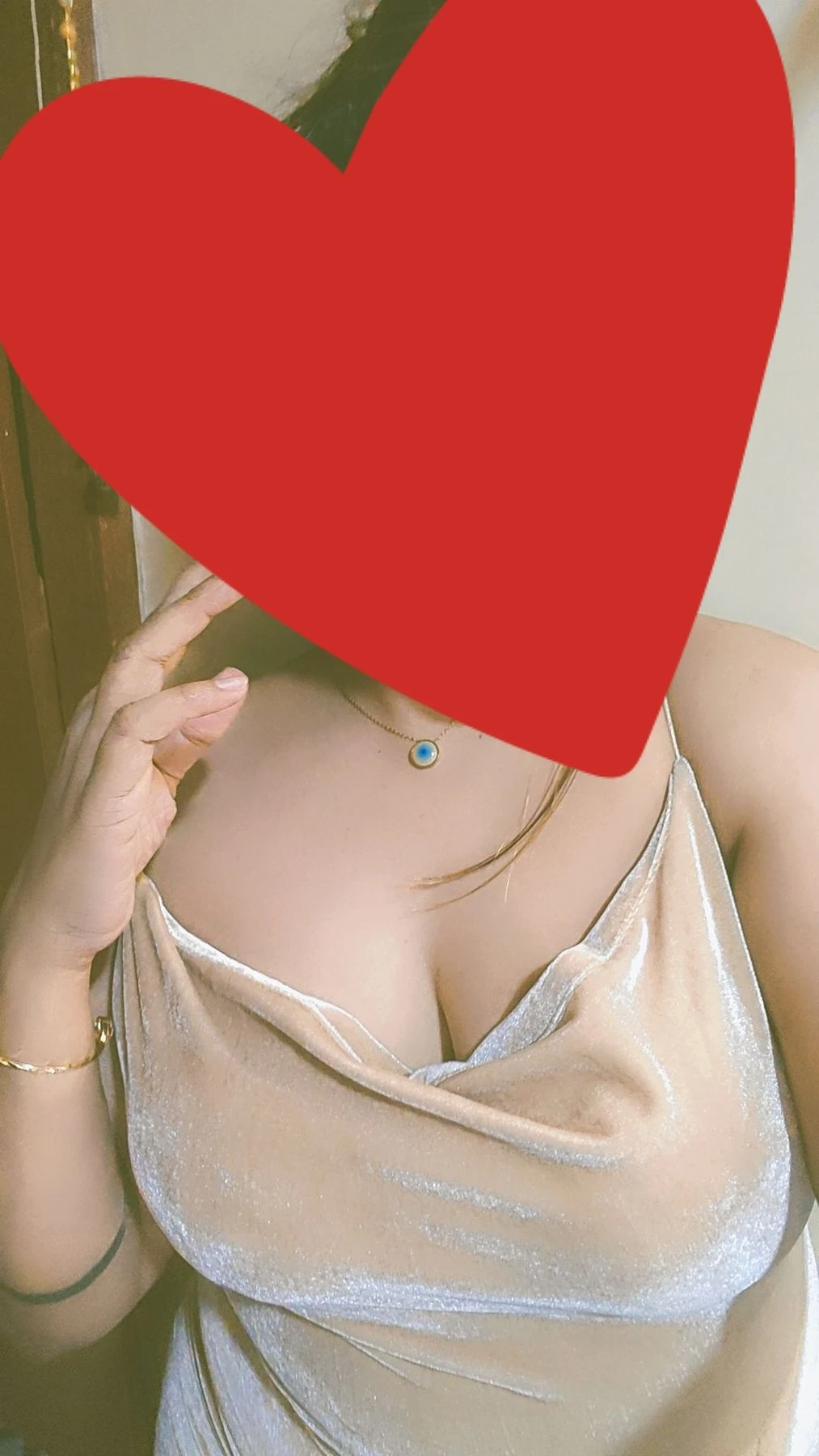 Neha – Indian escort in Bangalore — 2 / 4