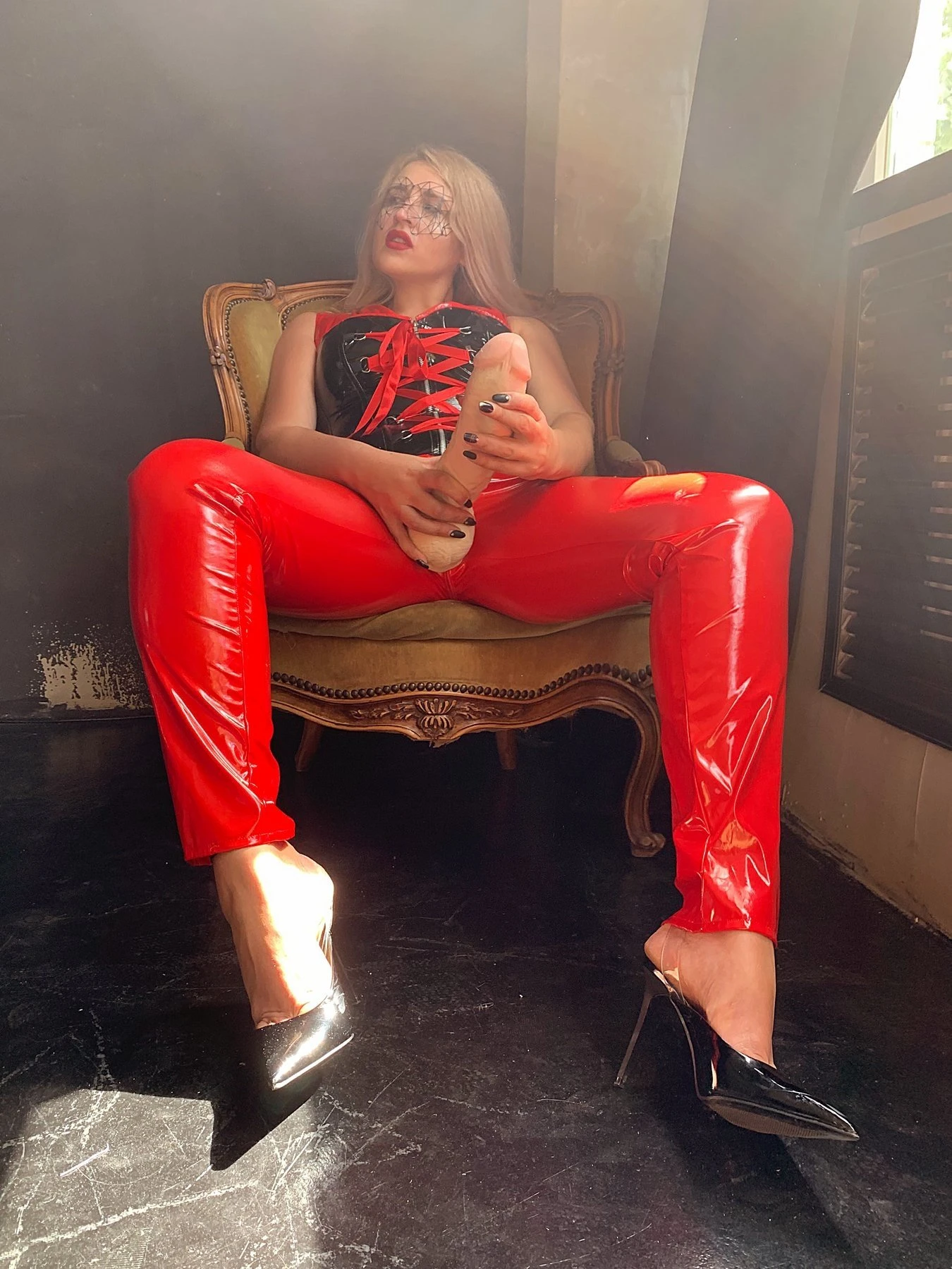 SOON IN BAKU. Obey_Helene_(Instagram) – Slovenian dominatrix in Baku — 22 / 31