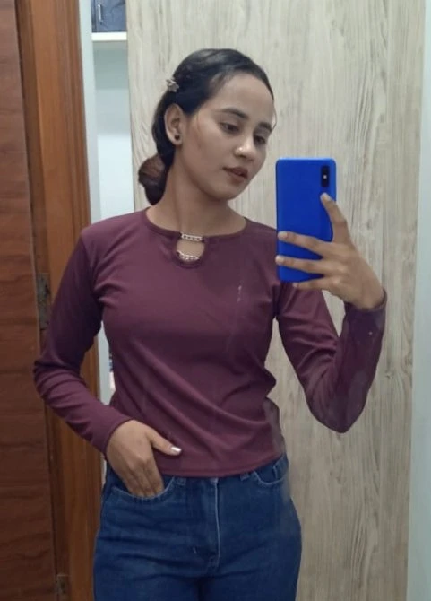 Aradhya camsow and real meet – Indian escort in Hyderabad — 2 / 3