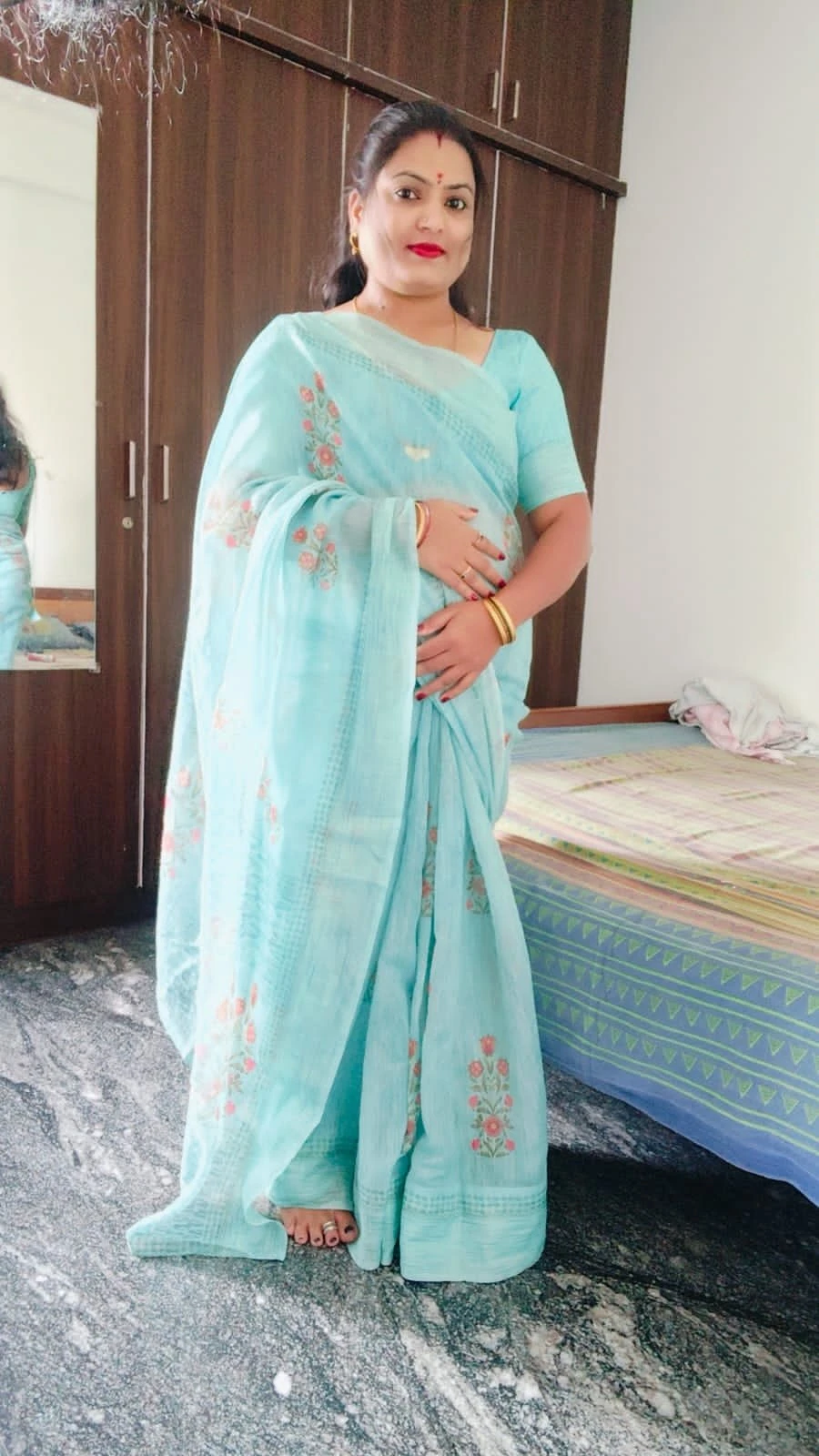 Sridevi – Indian escort in Bangalore — 4 / 5