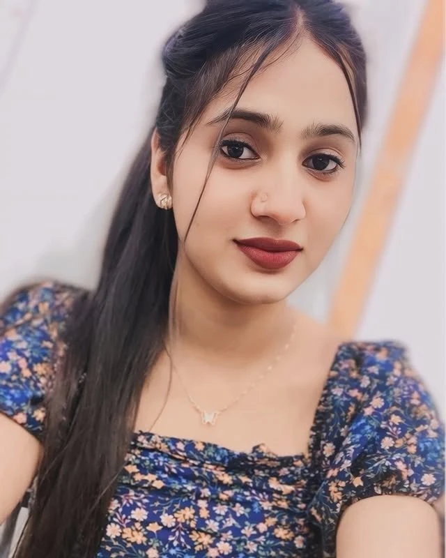 Saloni – Indian escort in Chandigarh — 2 / 4