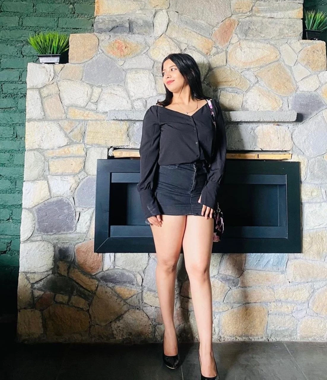 Komika Singh – Indian escort in Bangalore — 2 / 3