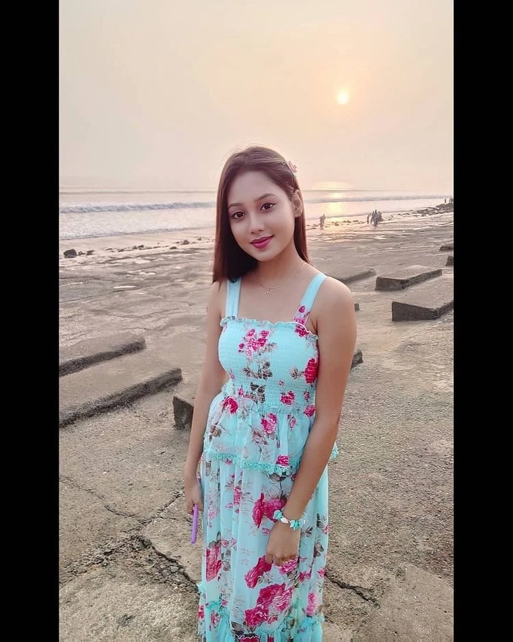 Saniya best cam show and real meet – Indian escort in Bangalore — 2 / 4