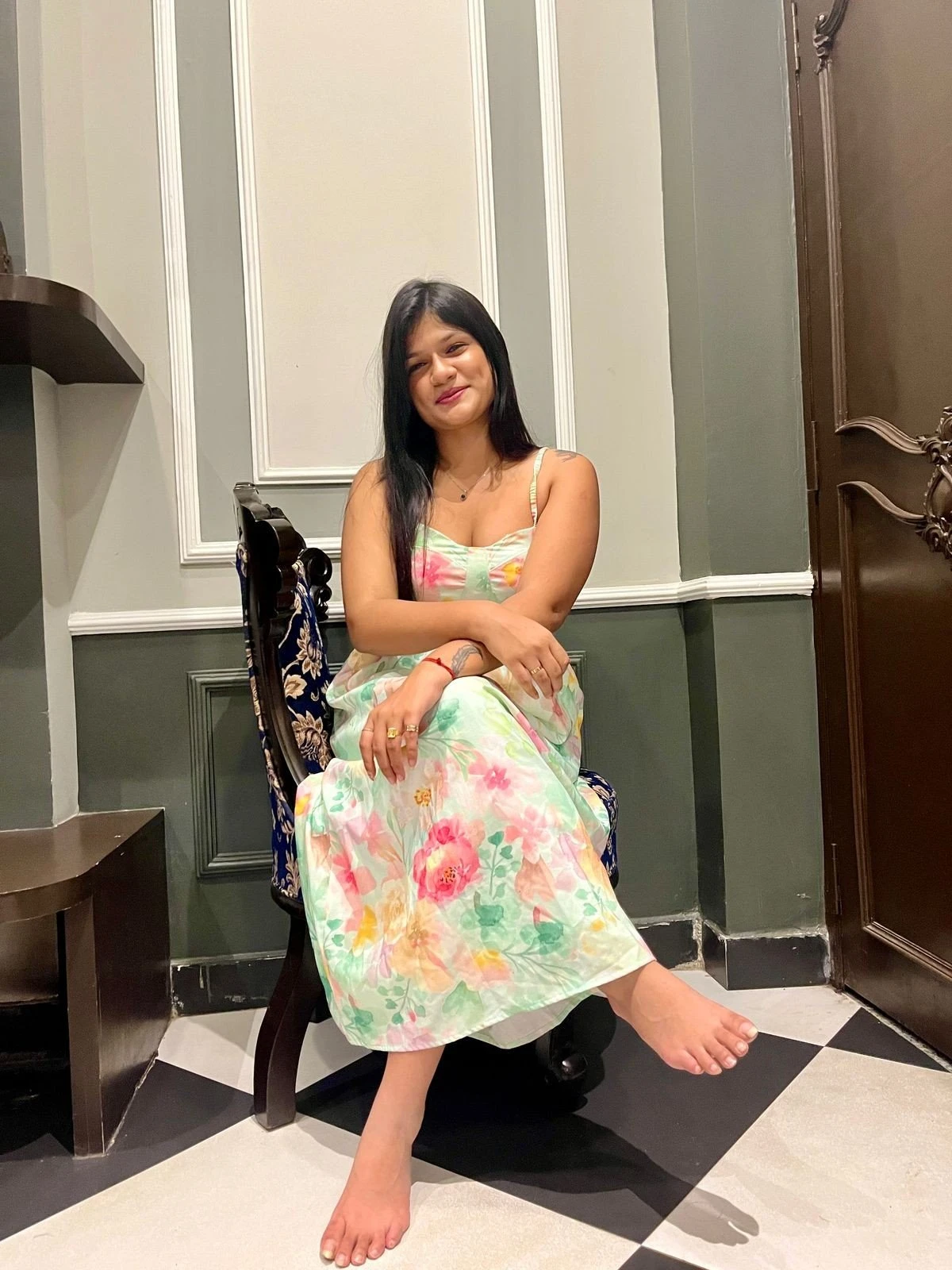 Priya Sharma – Iranian escort in Ahmedabad — 1 / 3