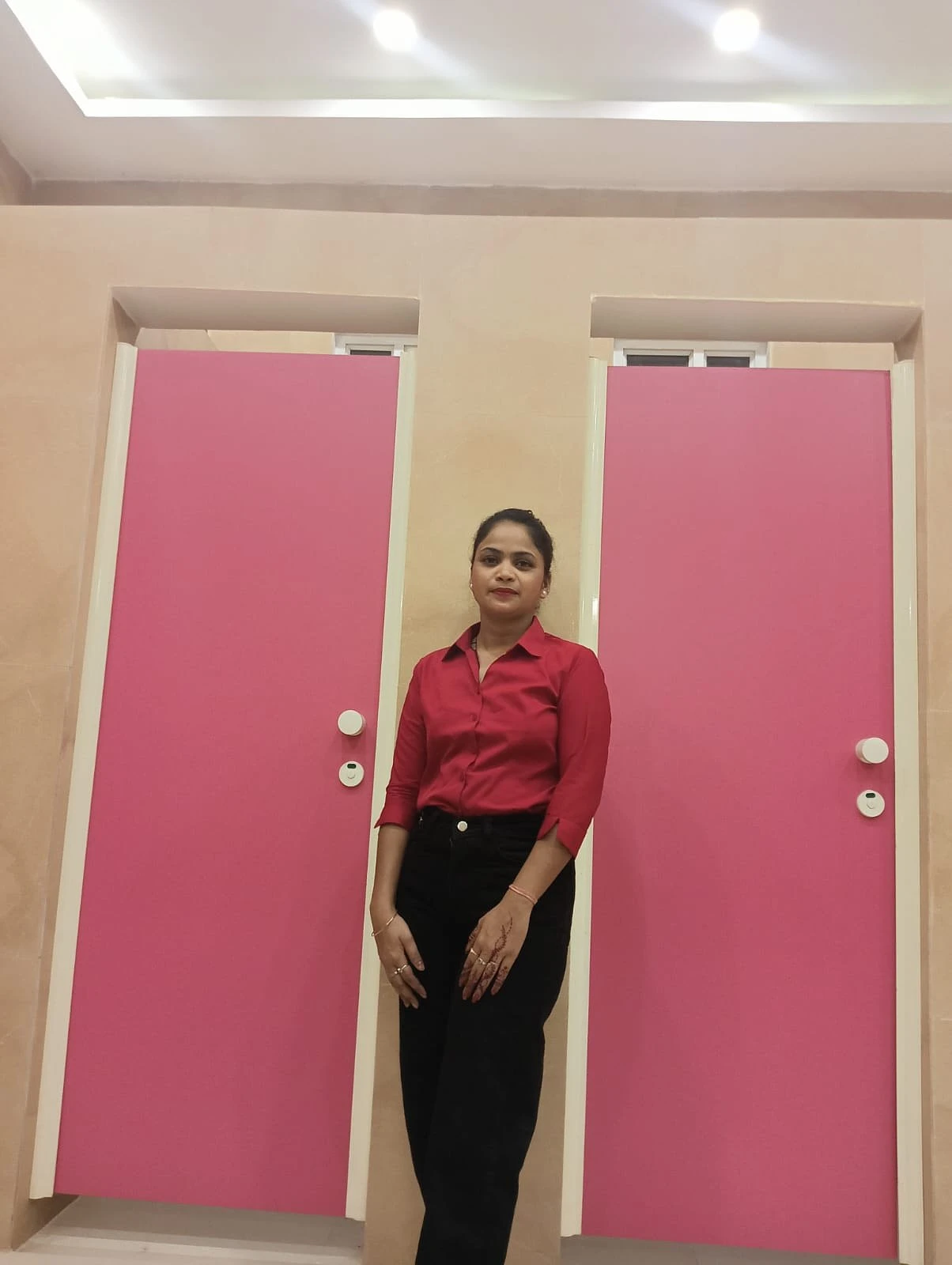 Independent Khusbu Cam & Real Meeting – Indian escort in Bangalore — 2 / 4