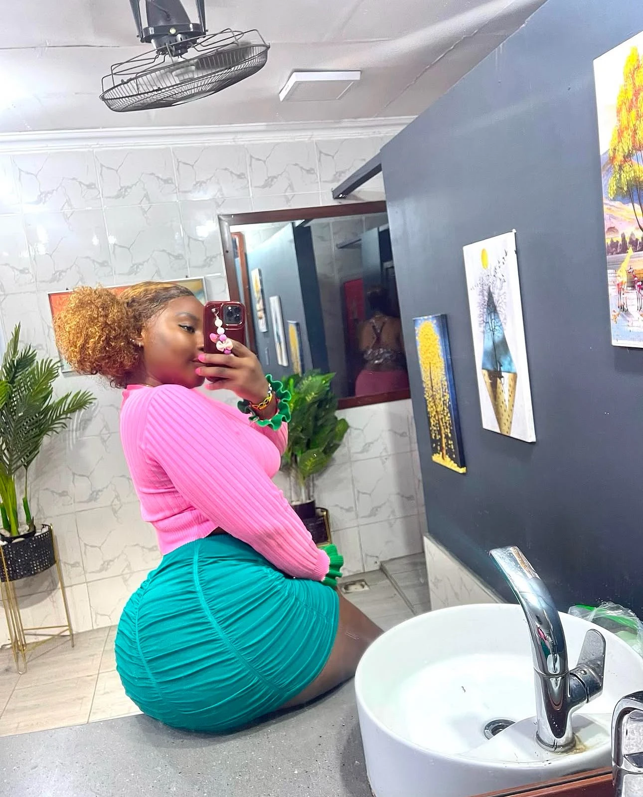 Jenny – Nigerian escort in Cotonou — 3 / 7