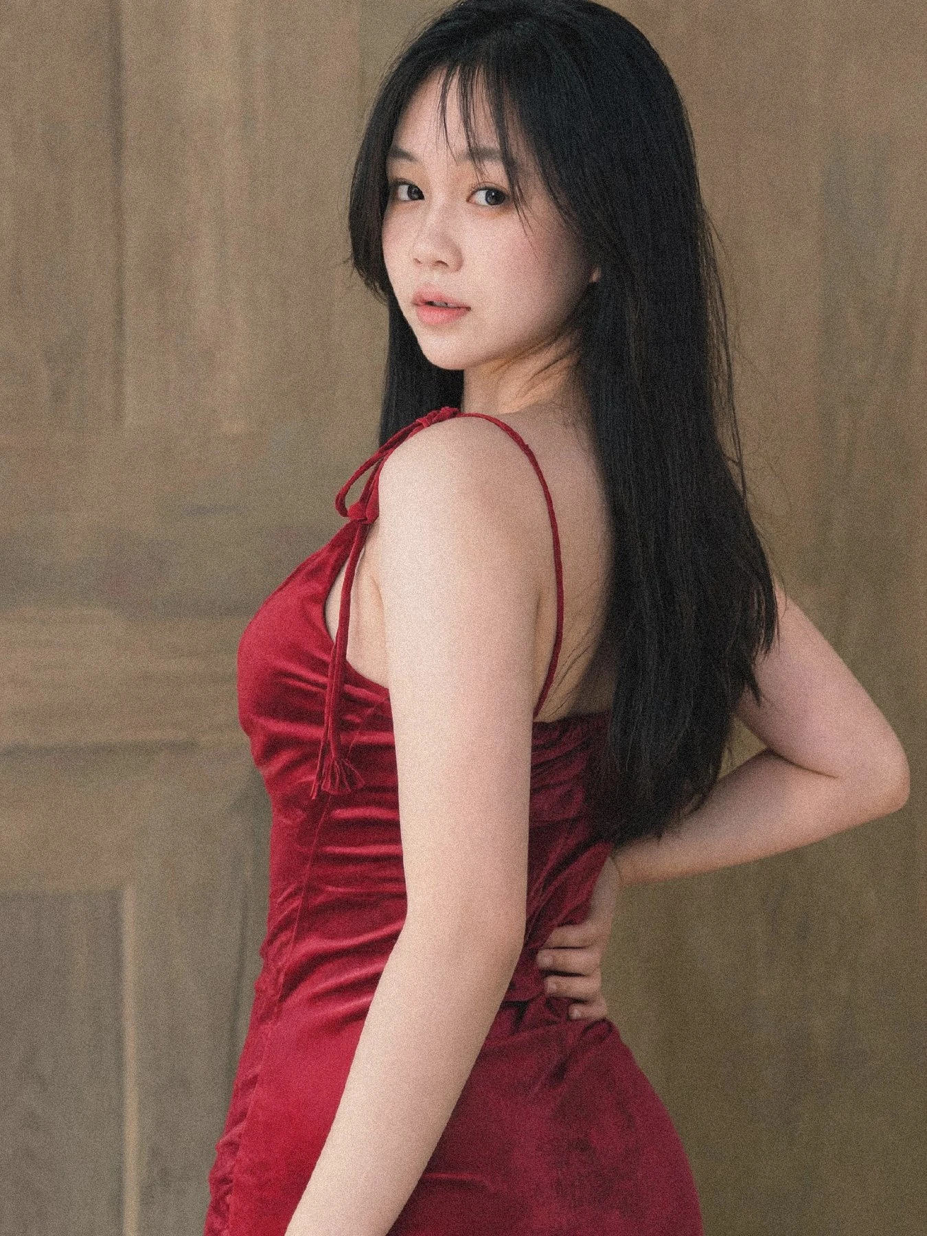 The red dress is for you. – Vietnamese escort in Bangalore — 3 / 5