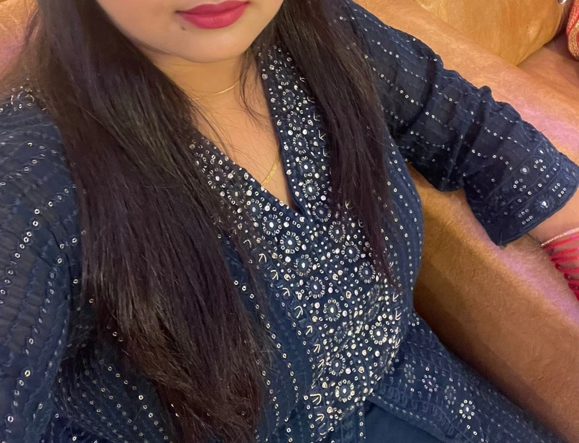 Hot Bhabhi – escort in Chennai — 2 / 4