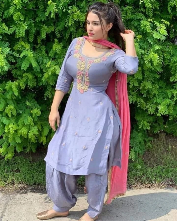 NISHA RANA 𝟵𝟴𝟏𝟰𝟳𝟰𝟳𝟔𝟕𝟓 – Indian escort in Chandigarh — 2 / 4