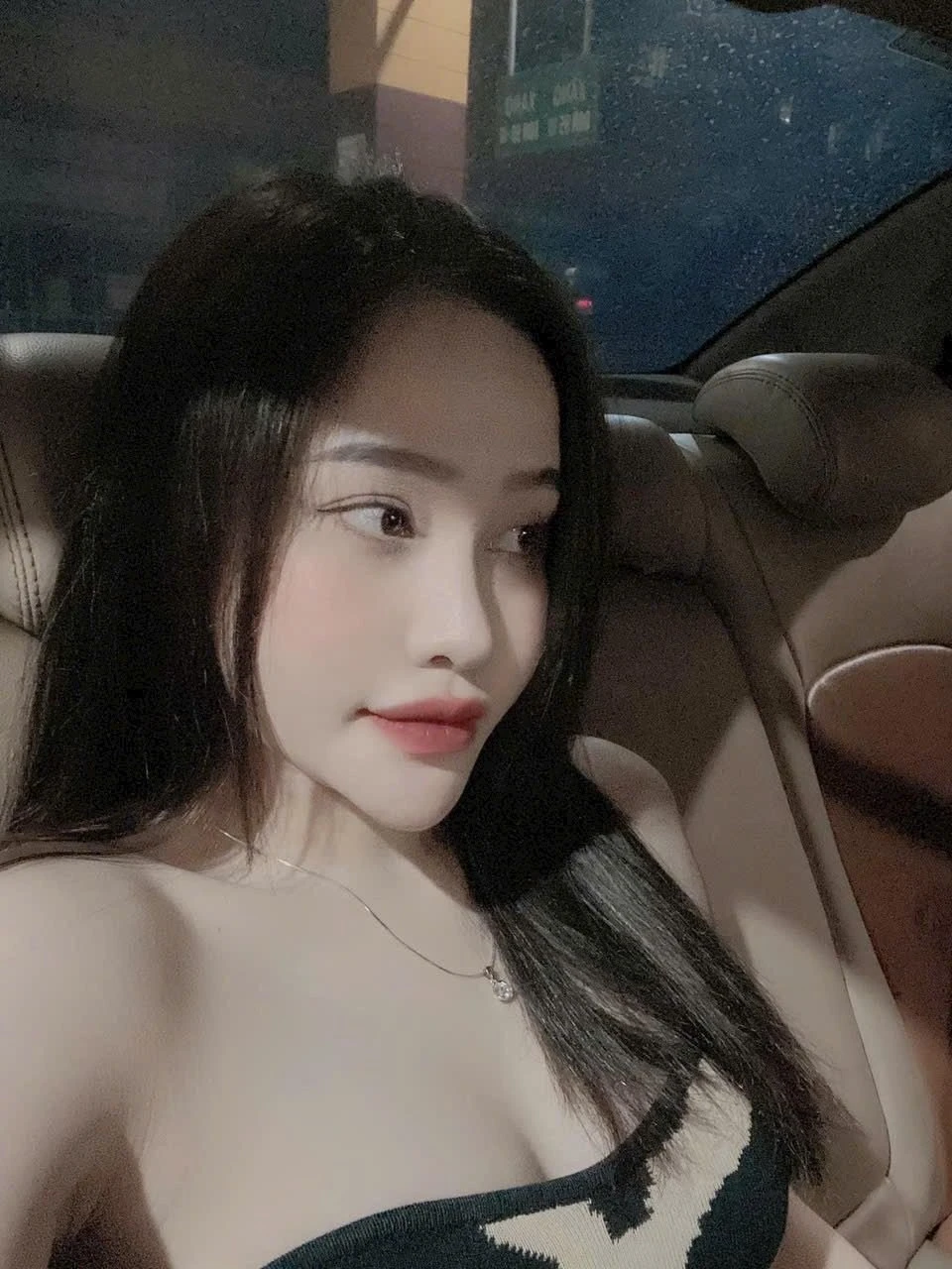 Hana Sexy dance – Vietnamese escort in Tirana — 3 / 11
