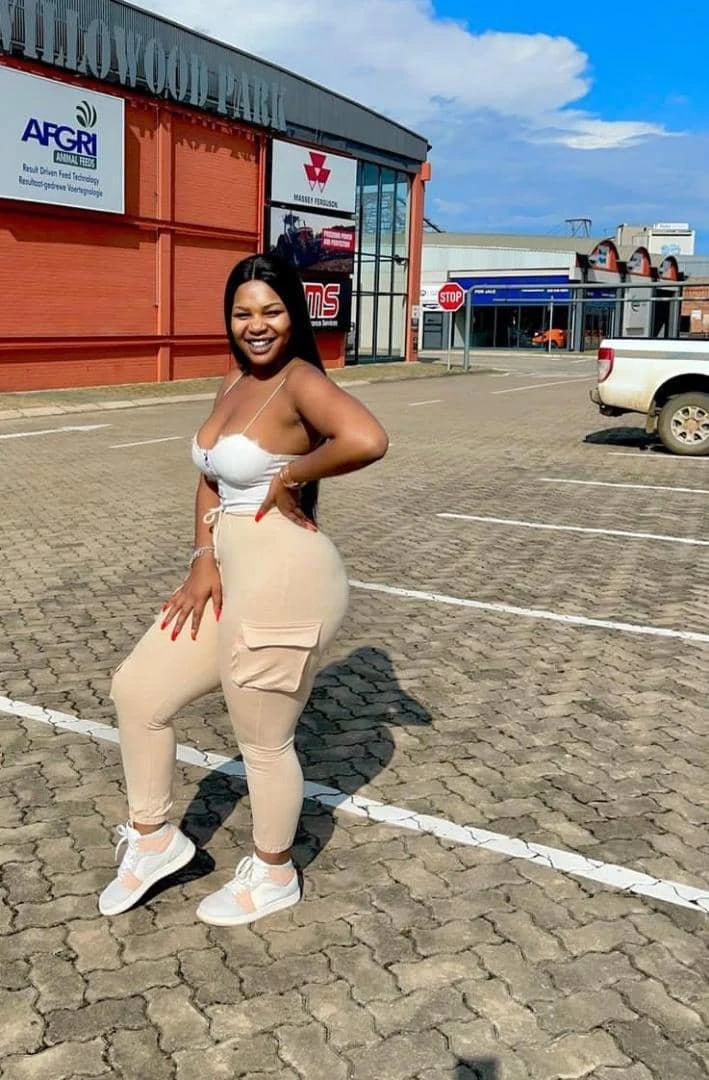 preety – Zimbabwean escort in Bangalore — 3 / 7