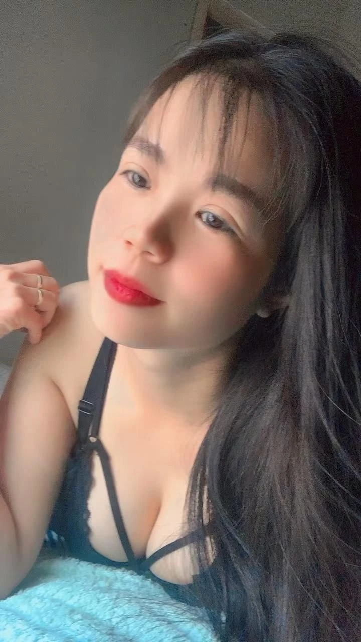 Angelaa – Filipino escort in Tirana — 3 / 5
