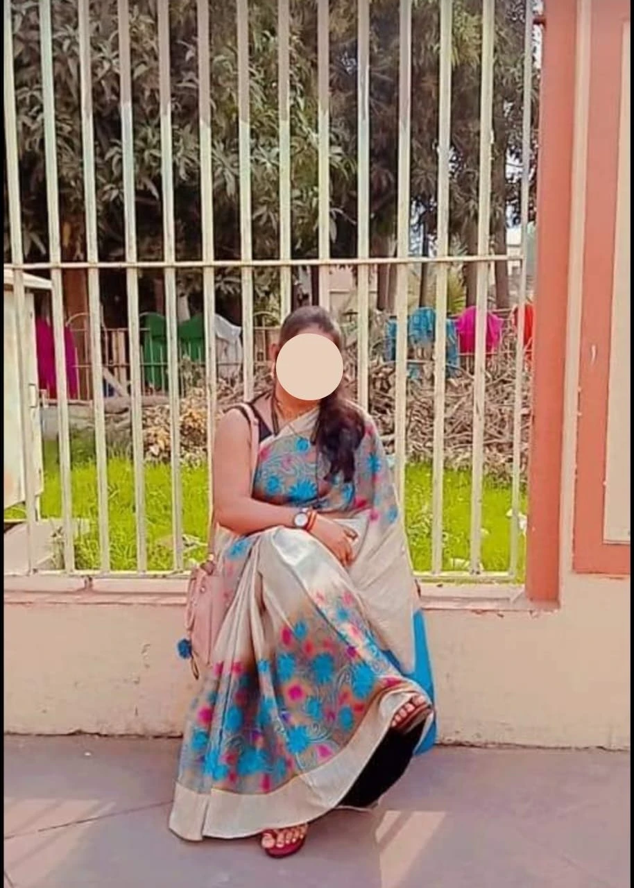 Siya independent Gujarati housewife GF – Indian escort in Ahmedabad — 6 / 8