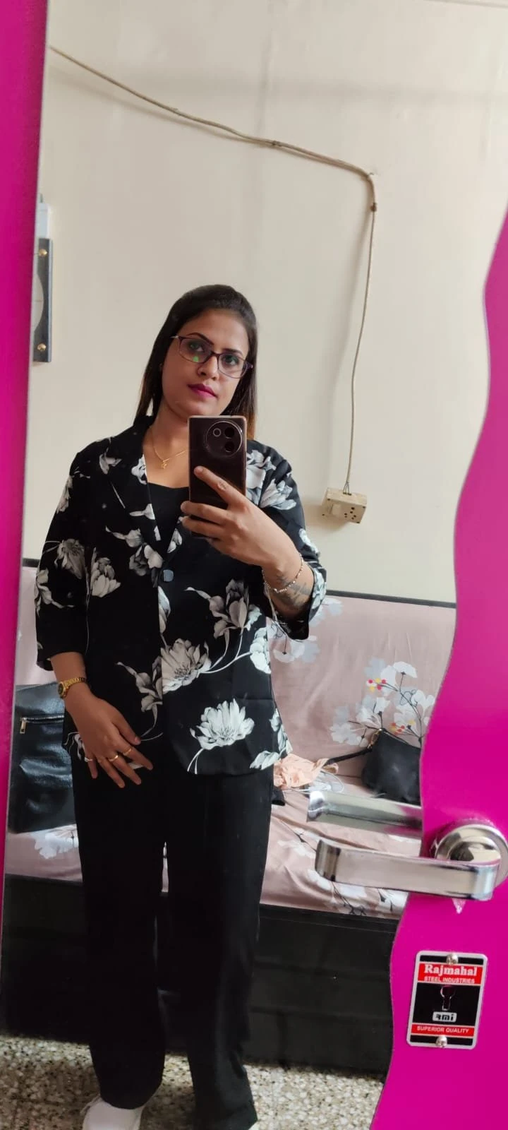 Sunaina Shinde Reall Meet In Direct Cash – Indian escort in Bangalore — 2 / 4