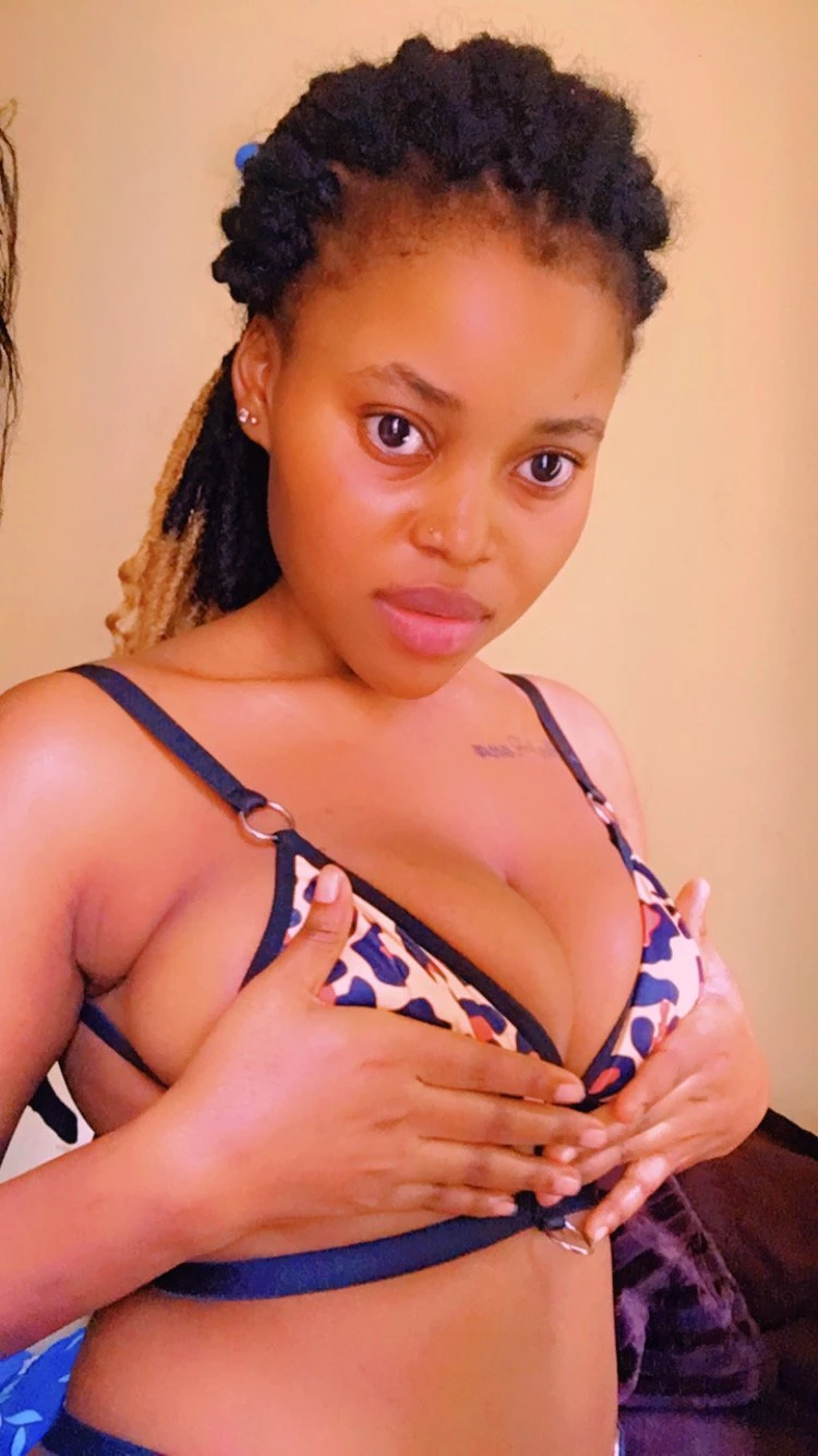Gracia Queen in JAKKUR Bangalore – Batswana escort in Bangalore — 3 / 18
