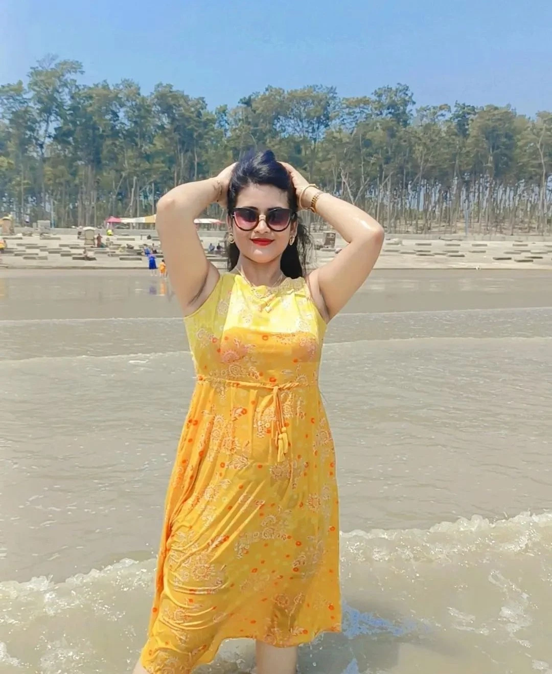 Akansha – Indian escort in Ahmedabad — 4 / 5