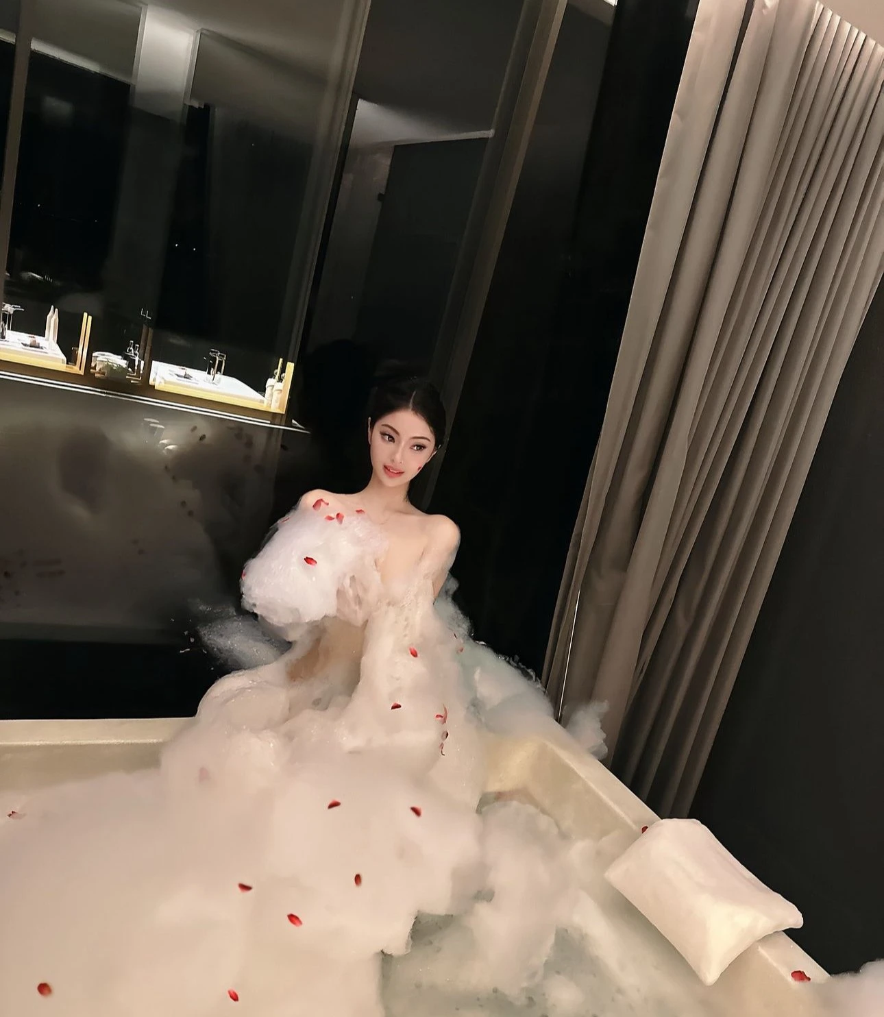 ~Girlfriend for Rent~ Japan's#1Top Model – Japanese escort in Hong Kong — 9 / 22