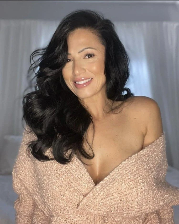 Hot Hawaiian Milf in Town for Few Days – American escort in Hong Kong — 8 / 9