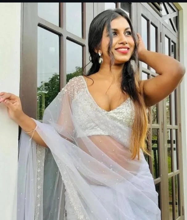 Khushi Sharma – Indian escort in Coimbatore — 2 / 3
