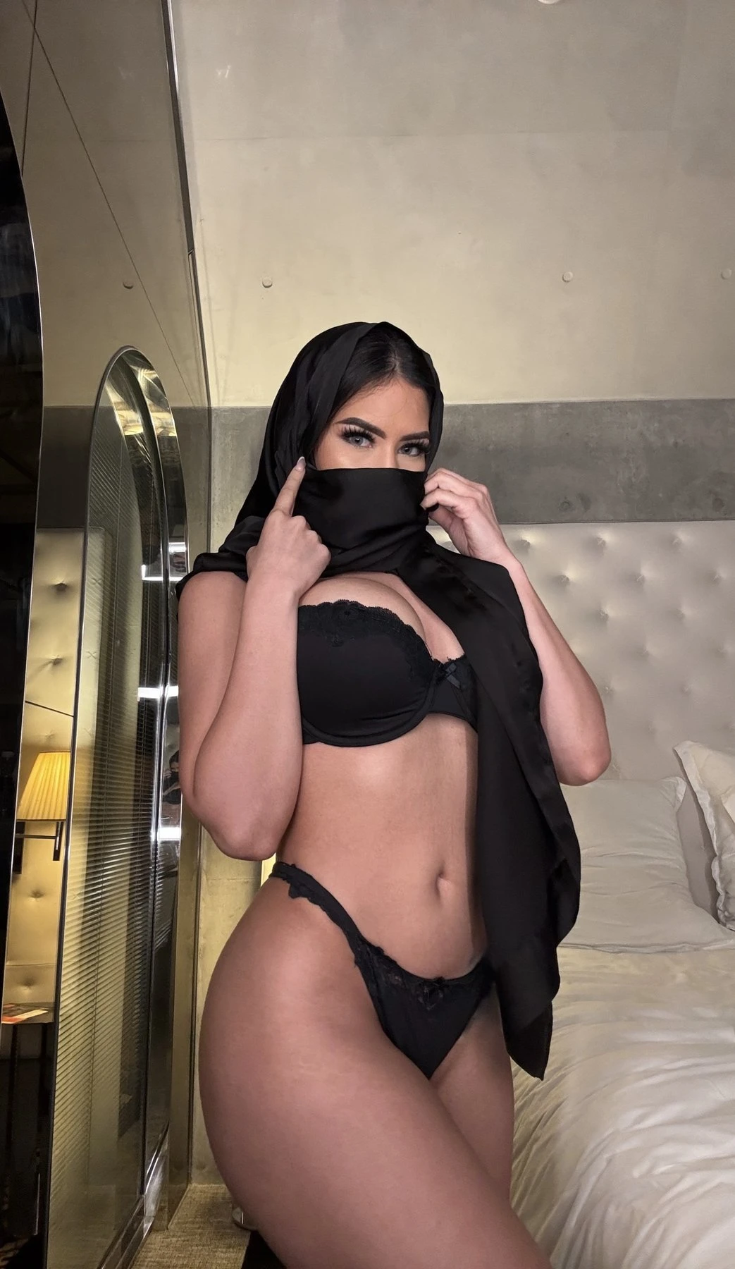 Linda – Venezuelan escort in Hong Kong — 2 / 8