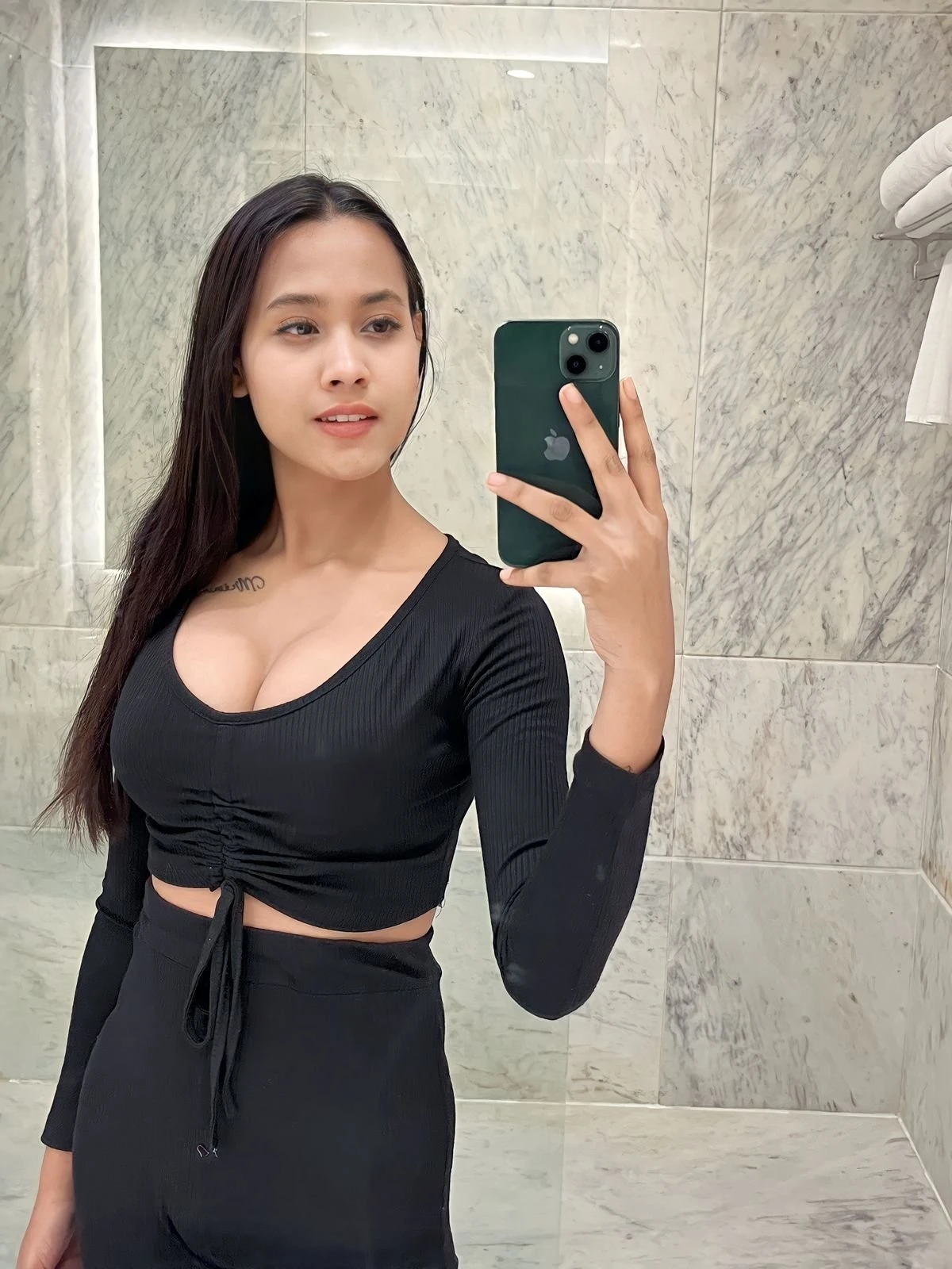 Sandhya Goel – Indian escort in Bangalore — 5 / 6