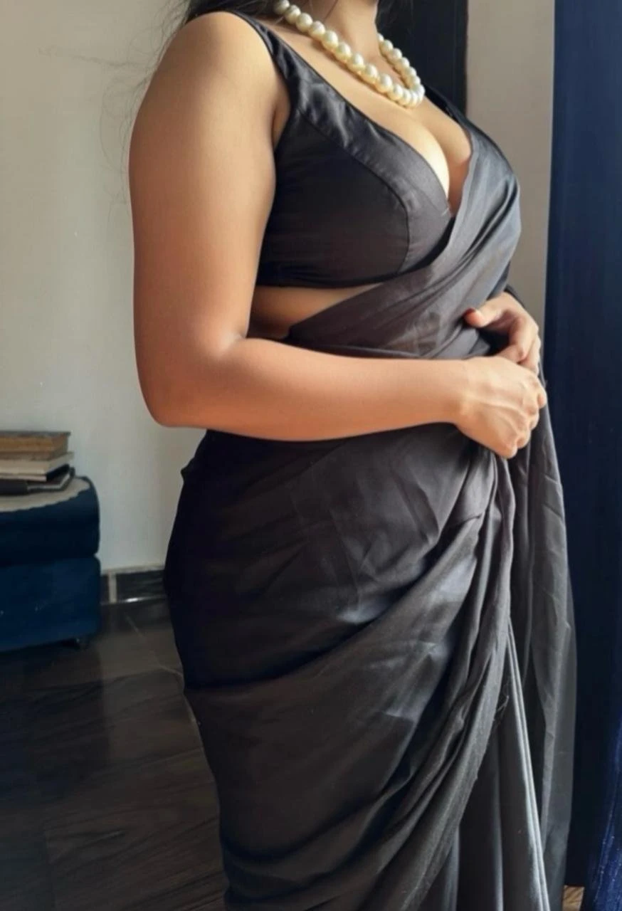 Niesha independent meeting and camsho – Indian escort in Bangalore — 4 / 5