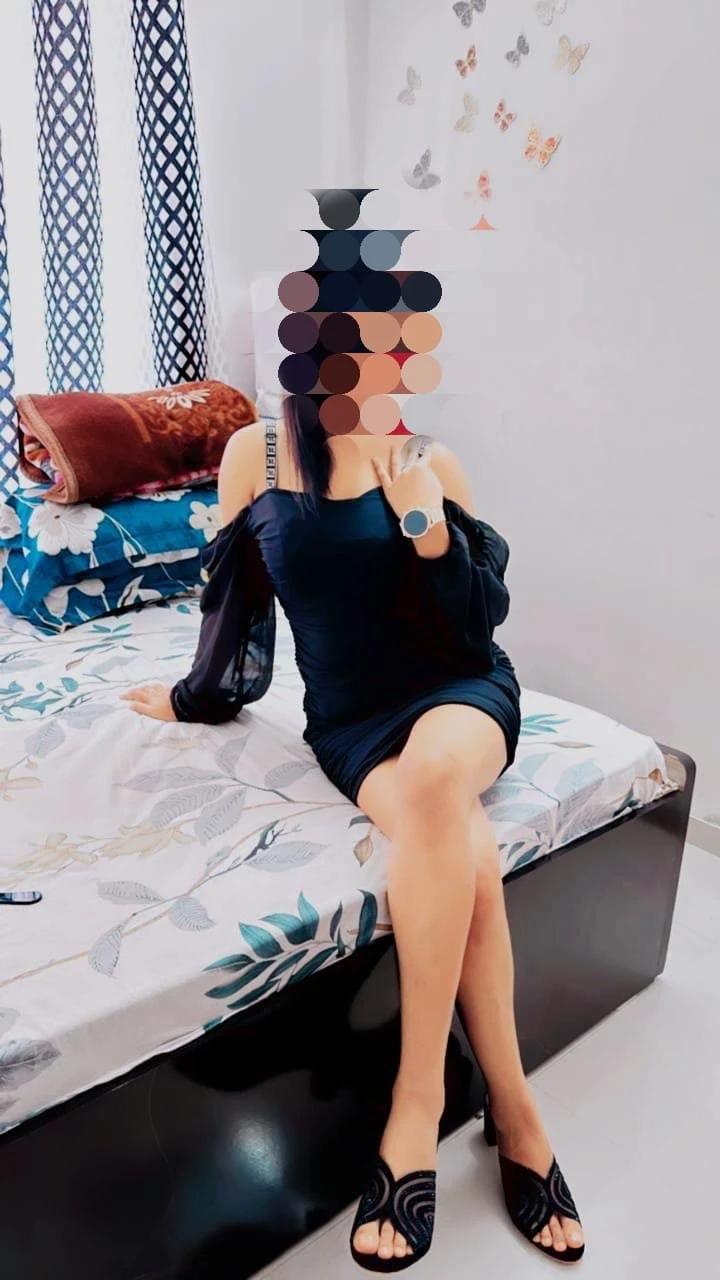 Roshani Real Meet and Cam Show – Indian escort in Chennai — 3 / 5