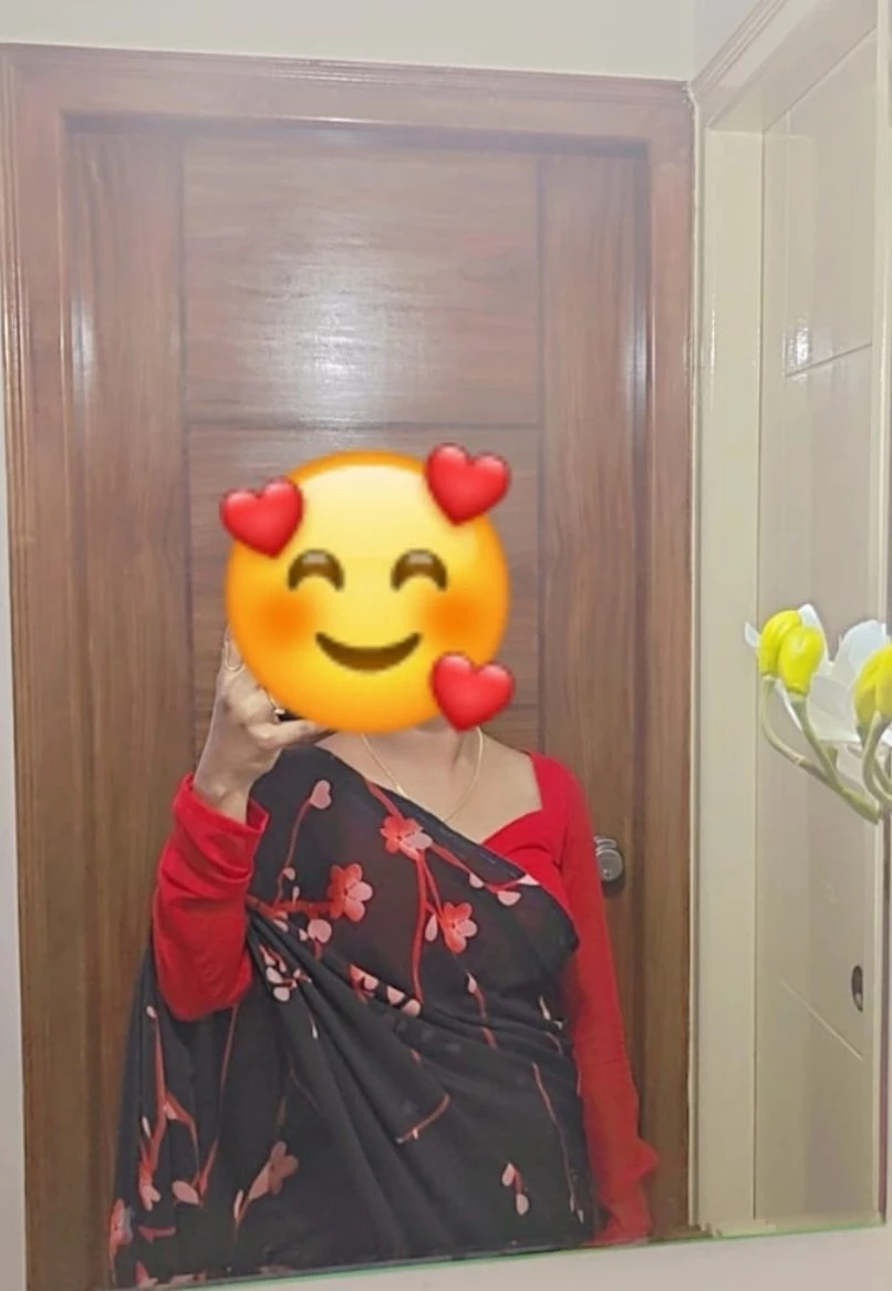 Niharika Gowda – Indian escort in Bangalore — 2 / 3