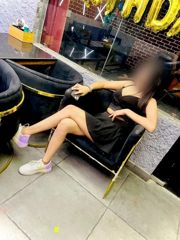 Yutika 25 Years High Profile Model – Indian escort in Bangalore — 2 / 5