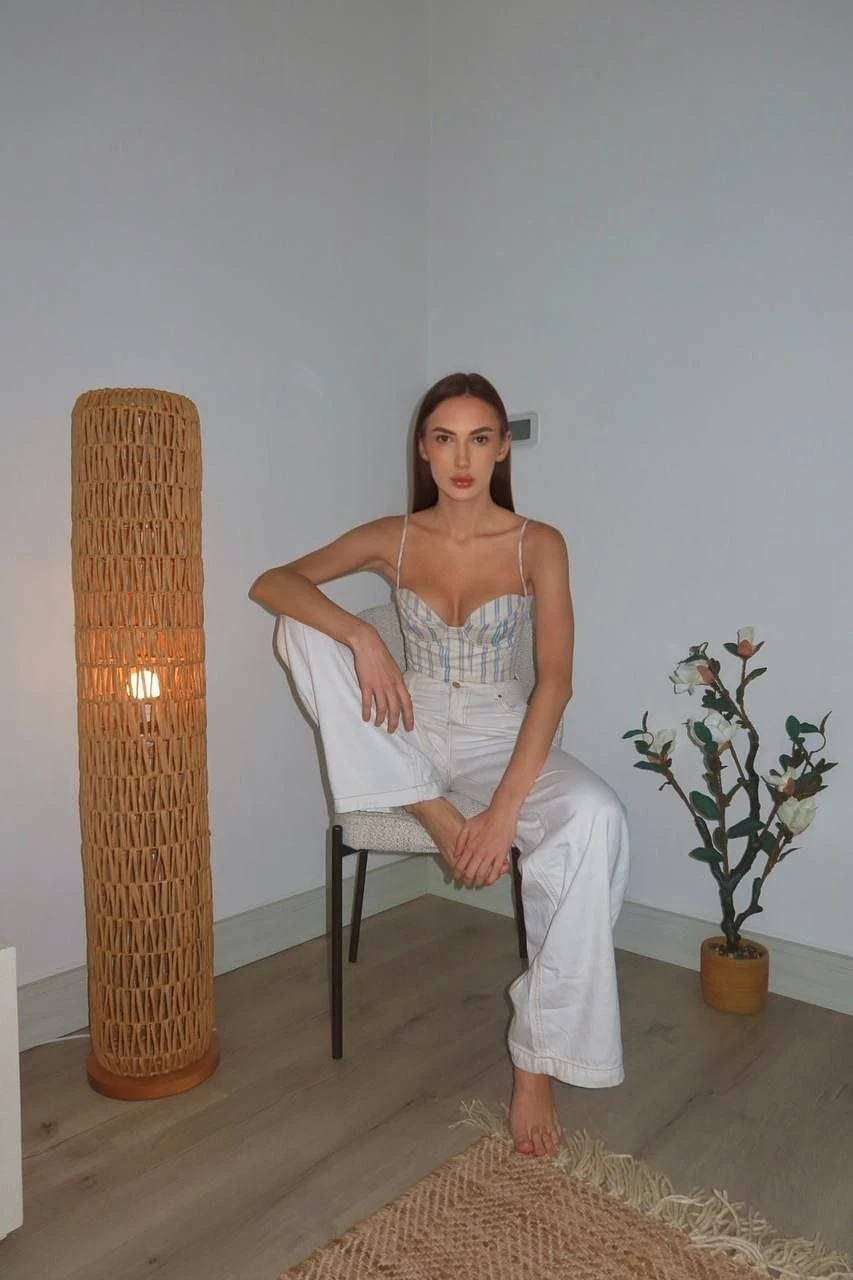 Alisa – Russian escort in Hong Kong — 6 / 7