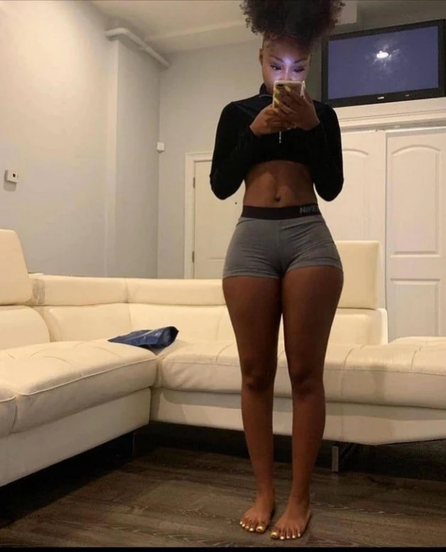Joan – Burundian escort in Bangalore — 2 / 5