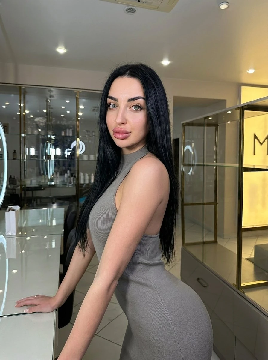 Evie Soft Mouth Addict – Ukrainian escort in Hong Kong — 2 / 7