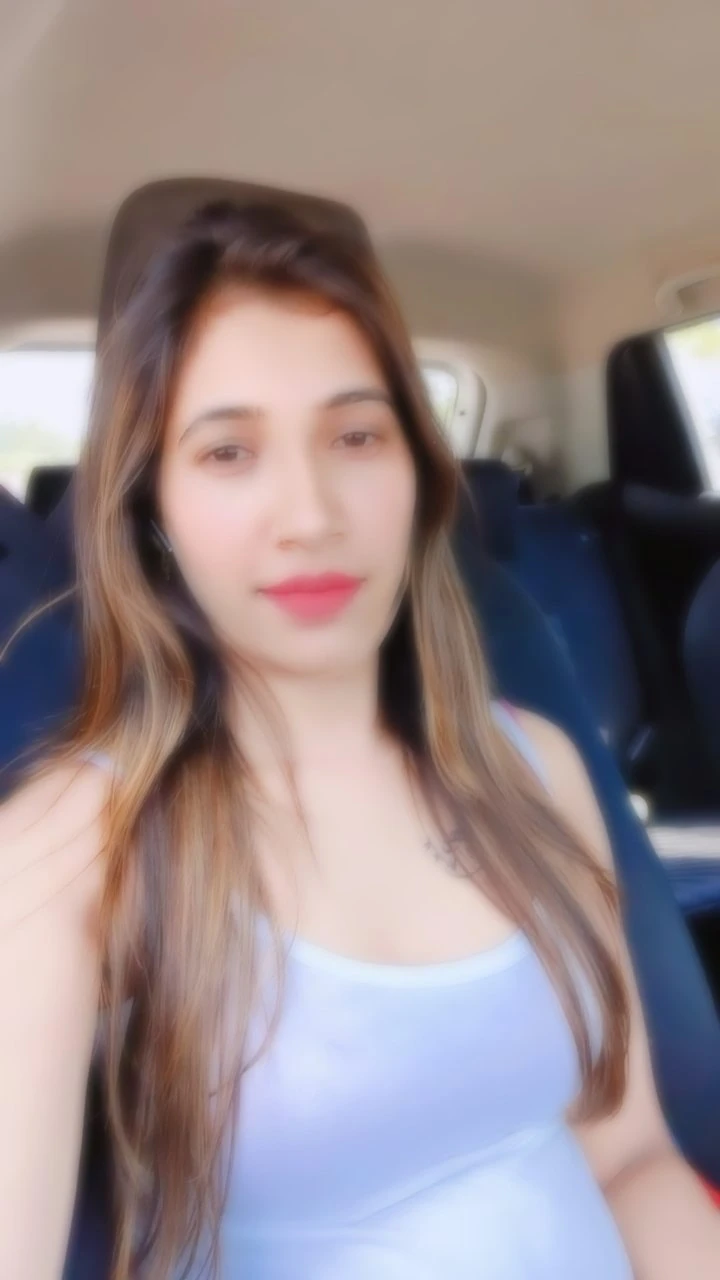 Shreya for Real Meet and Cam Show – Indian escort in Bangalore — 4 / 5