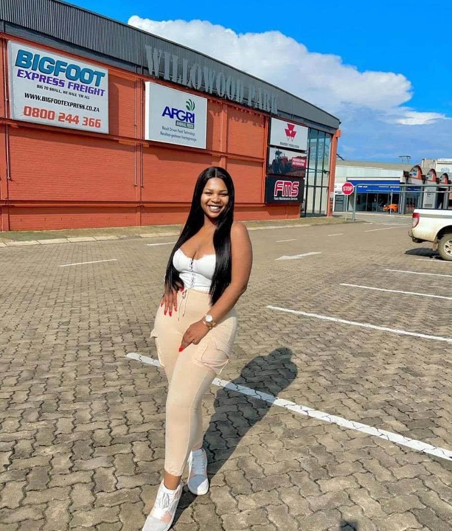 preety – Zimbabwean escort in Bangalore — 5 / 7