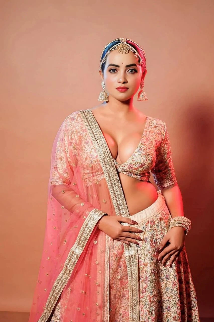 Aditi Escort – Indian escort in Candolim, Goa — 2 / 7