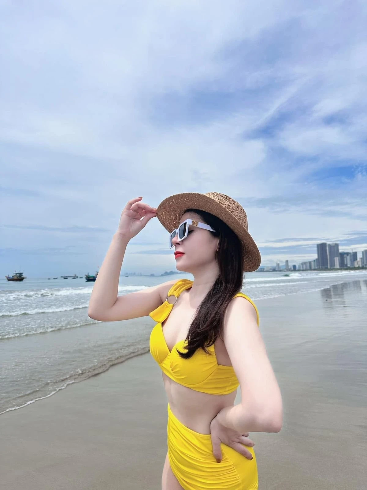 Danhy – Vietnamese masseuse in Ahmedabad — 1 / 4