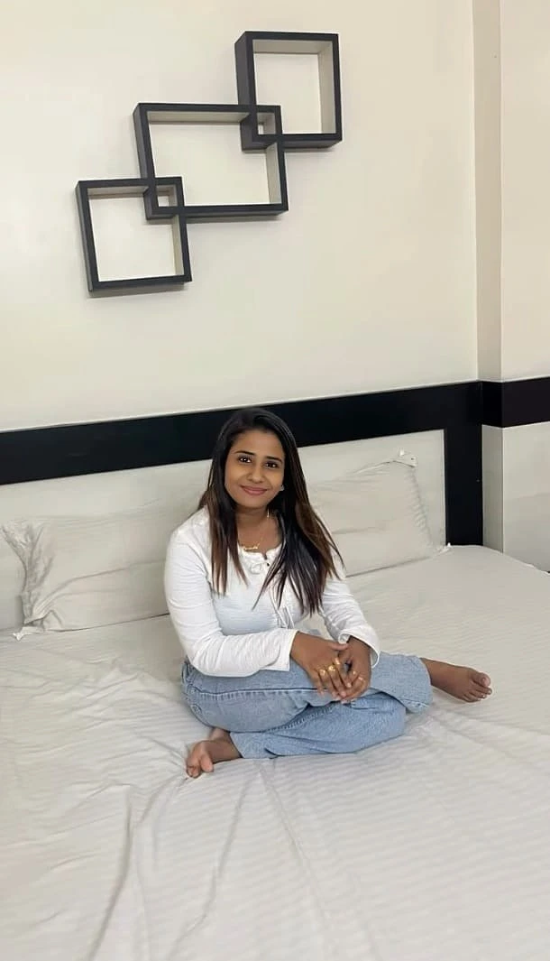 Simran ʀᴇᴀʟ ᴍᴇᴇᴛ & ᴡᴇʙᴄᴀᴍ – Indian escort in Bangalore — 5 / 7