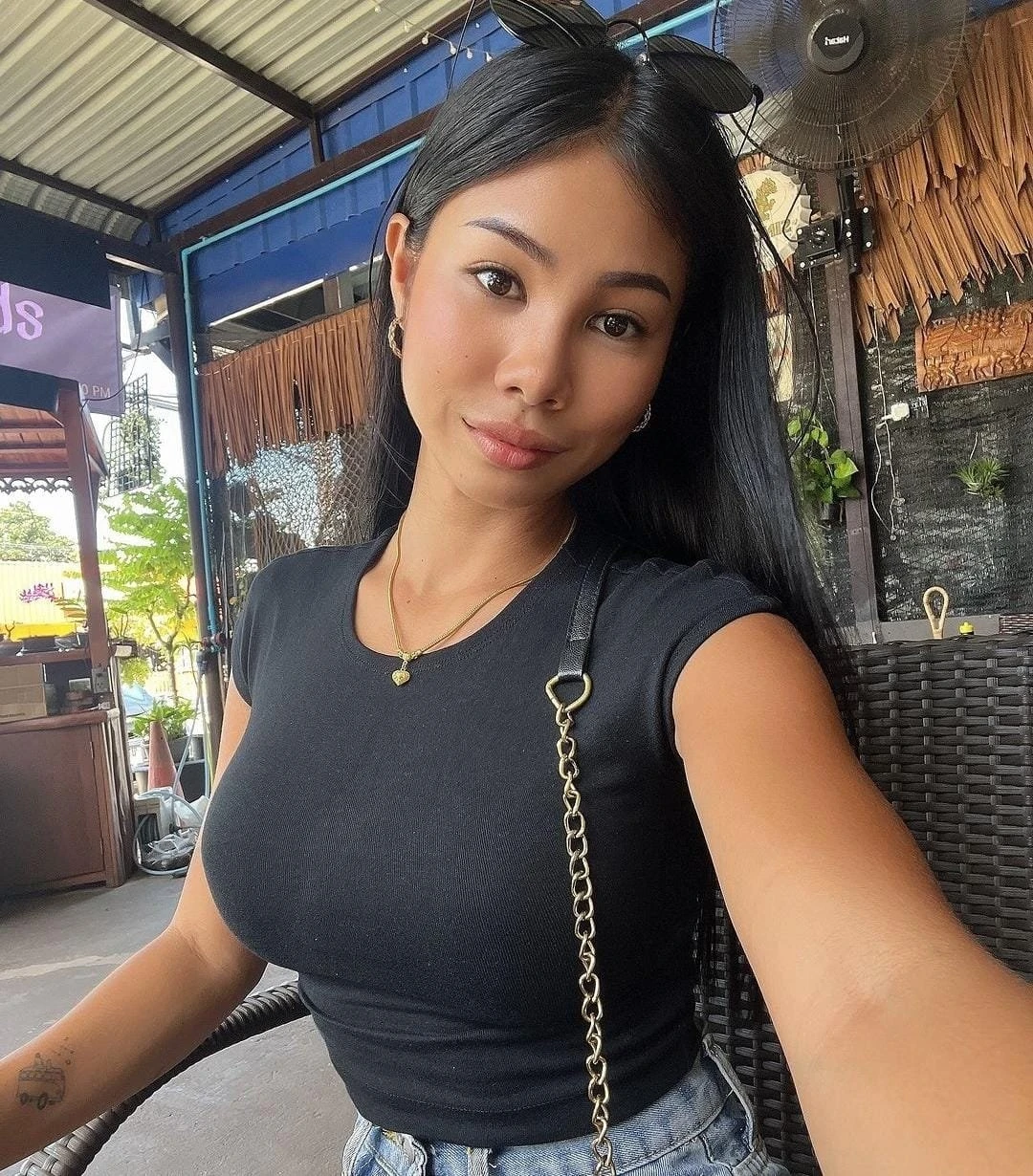 Asian Naughty Ara – Thai escort in Hong Kong — 2 / 4