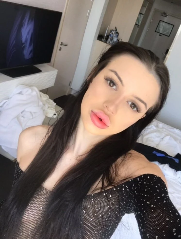 Lucy Pro Gaper – Russian escort in Hong Kong — 6 / 10