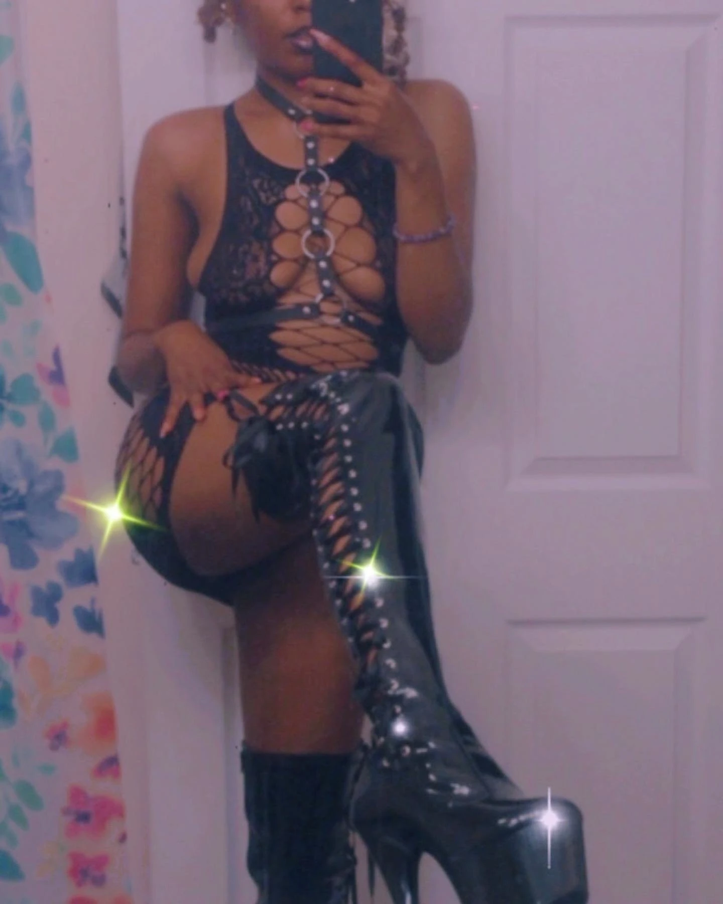 Mistress Sam for video calls – Angolan escort in Aurangabad — 2 / 7