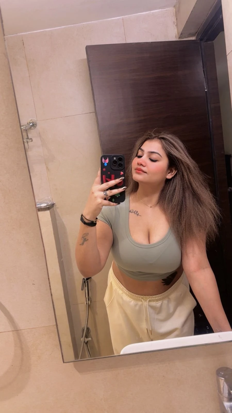 Direct Payment Star Hotel Service – escort in Chennai — 2 / 4