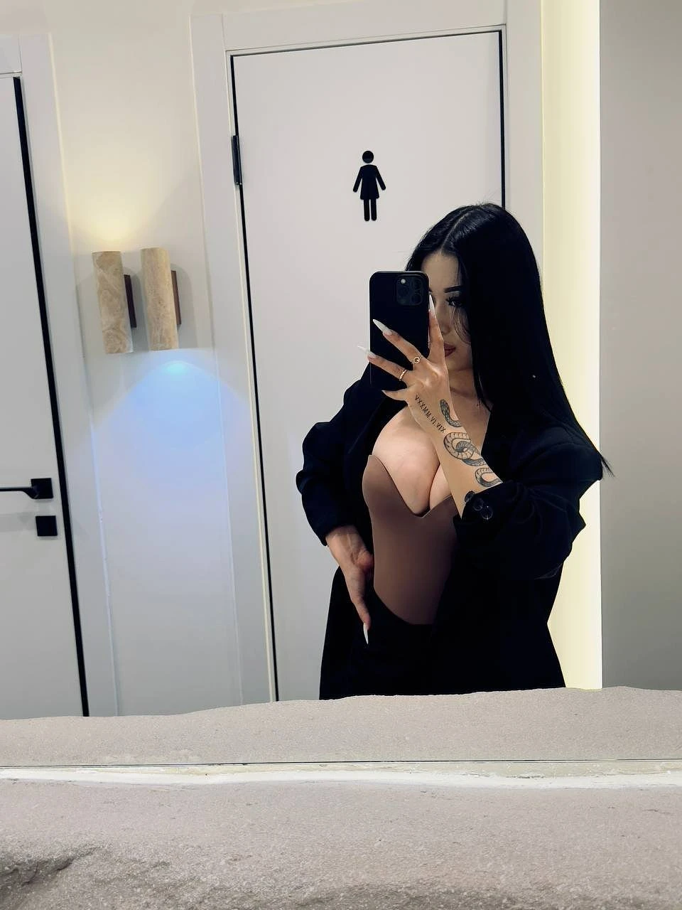Alexa – Russian escort in Hong Kong — 4 / 8