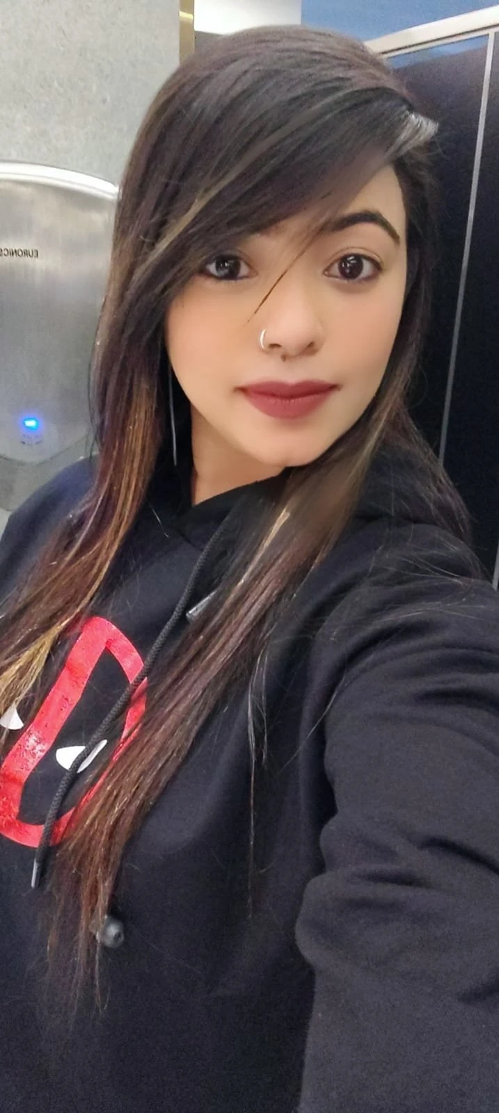 Simran Singh – Indian escort in Bangalore — 3 / 4