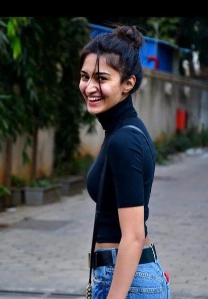 Tanavi – Indian escort in Gurgaon — 4 / 5