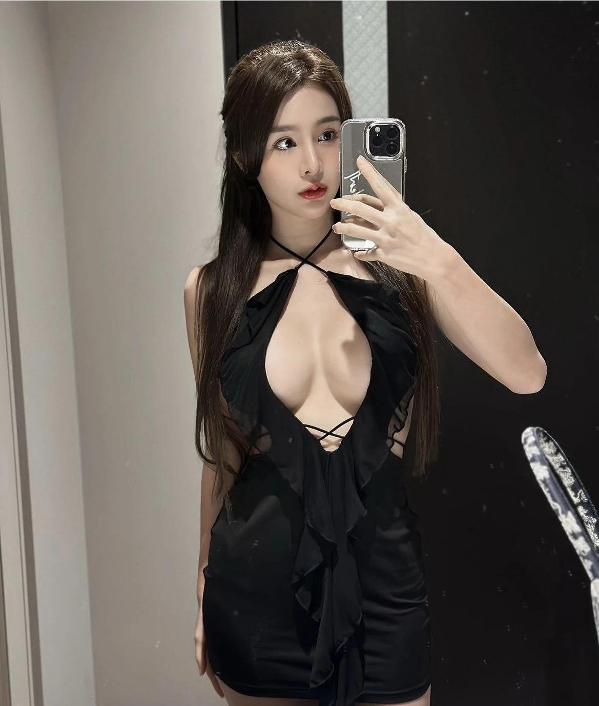 Young Petite Party Girl – Vietnamese escort in Hong Kong — 5 / 10