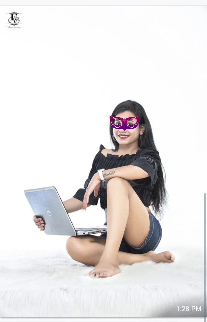 Soniya Real Meet & Cam Show – Indian escort in Bangalore — 2 / 5