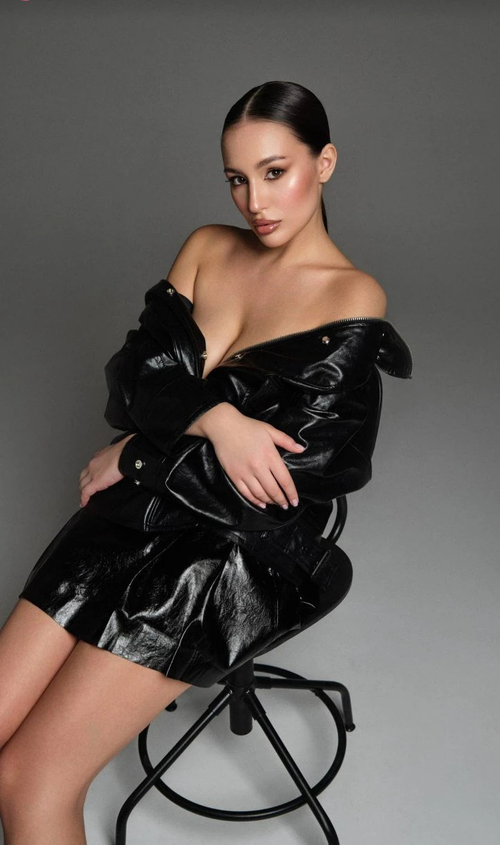 Emma – Belarusian escort in Hong Kong — 11 / 14