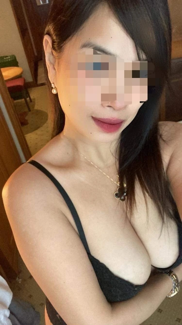 Molly New Girl Likes to Party – Ukrainian escort in Hong Kong — 2 / 5